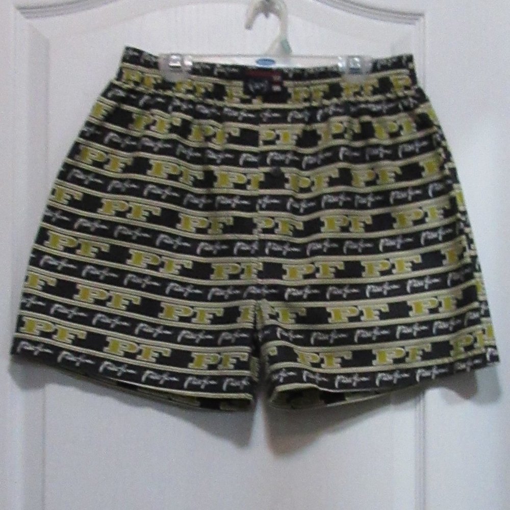 Add To a Bundle of $25.00 and pay $10.00 shorts Farm Phat - Medium 32/ 34